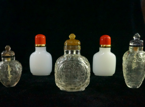 Carved snuff bottle